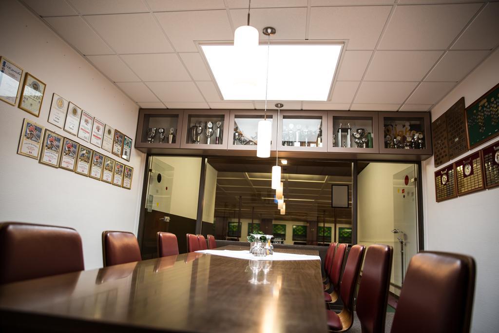 Hotel Ostfriesen Hof Leer Bagian luar foto